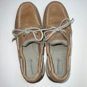 Woman’s Sperry boat shoes tan size 6.5